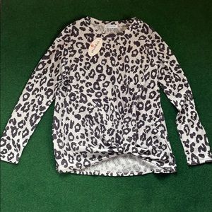 Women's Medium Cheetah Print Knot Long Sleeve NEW
